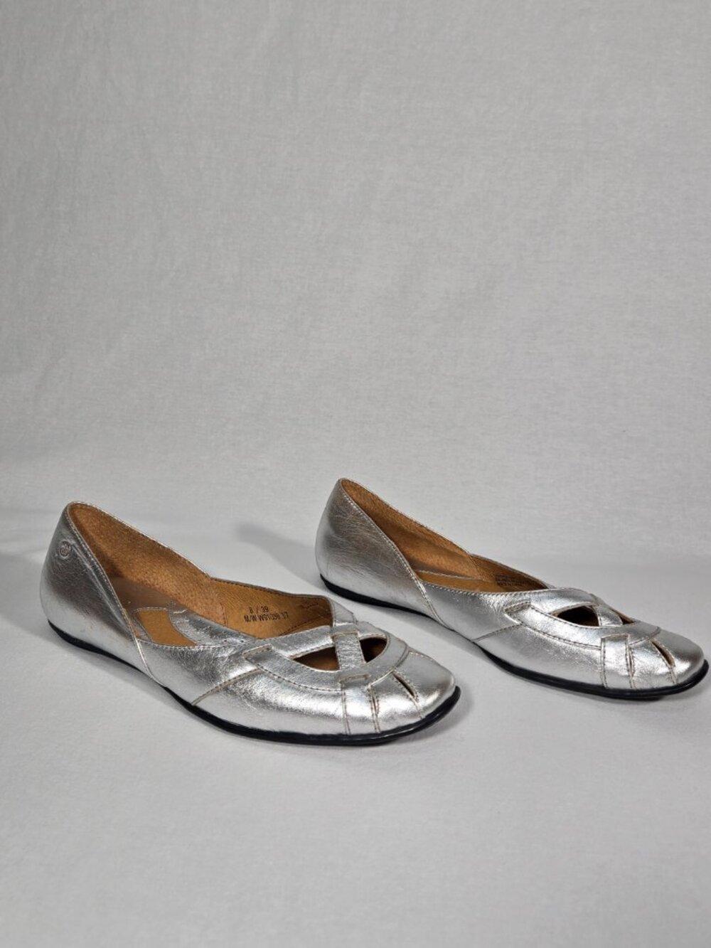 BORN Hand Crafted Metallic Silver Leather Cutout BALLET Flats Women Sz. 8/39 M/W